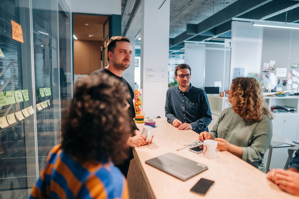 Team der Stadtverwaltung Heidelberg in einer Besprechung