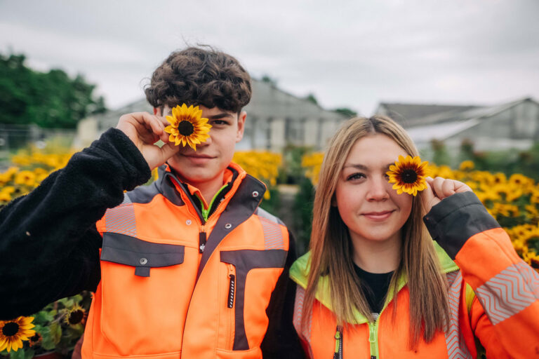 Marie und Jochen Auszubildende im Garten und Lanschaftsbau