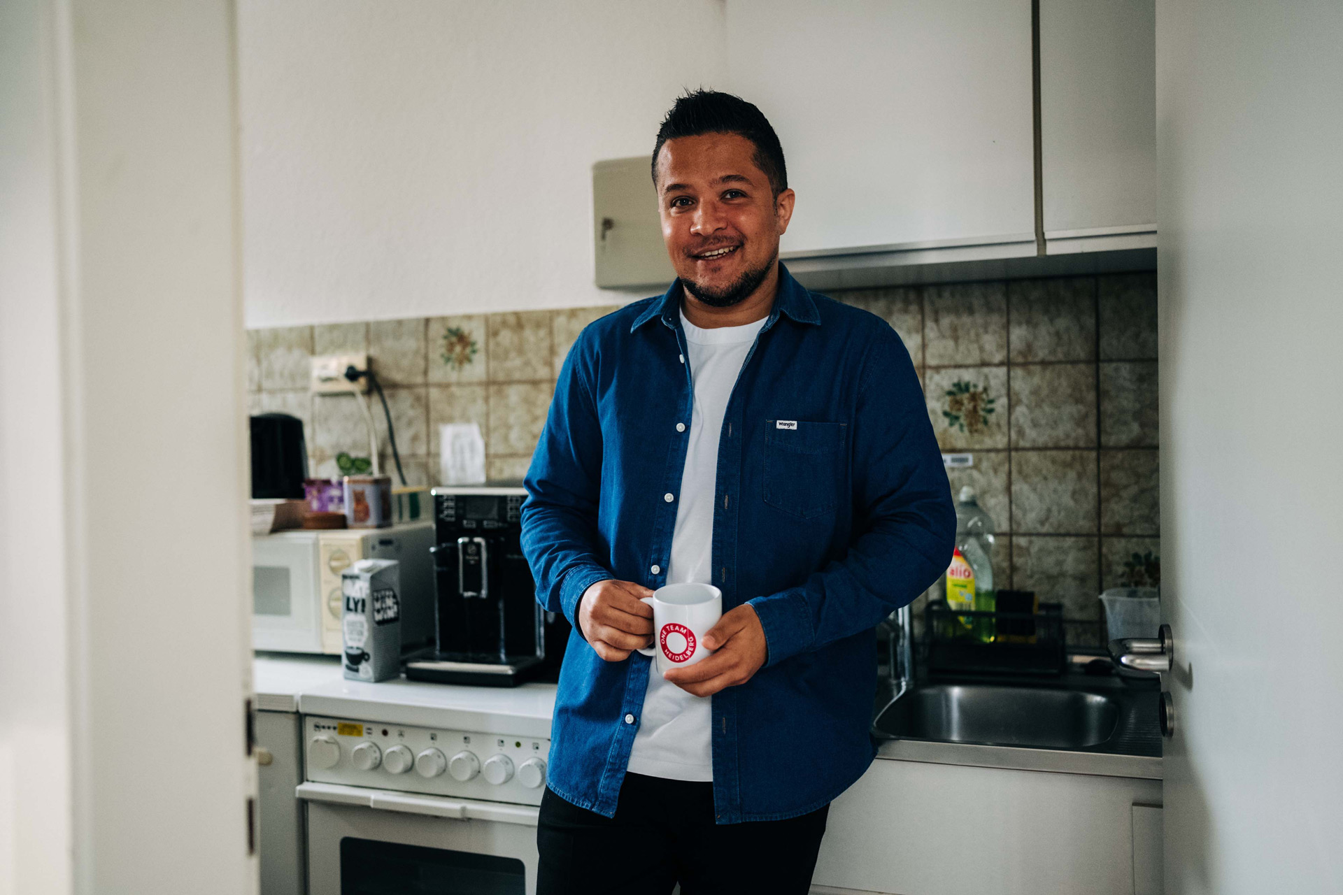 Cihan Kara in der Kaffeküche des Bürgeramtes Wieblingen
