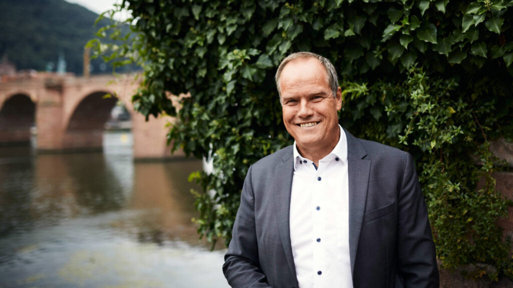 Portraitbild von Eckart Würzner, Oberbürgermeister von Heidelberg. Photo: Julian Beekmann