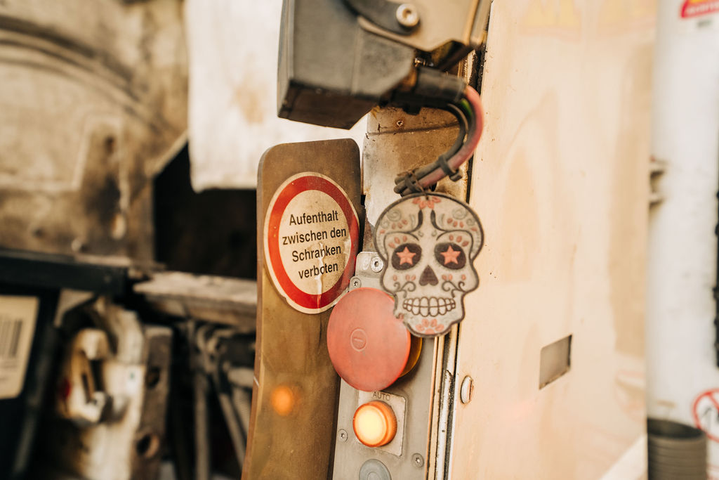 Detailaufnahme eines Anhängers am Müllfahrzeug