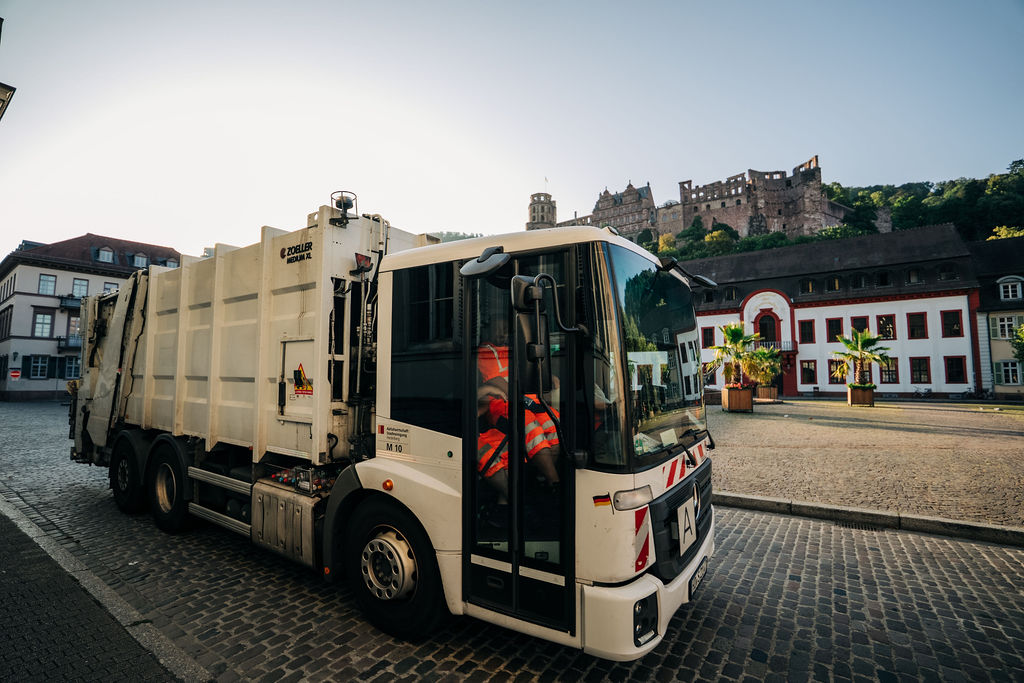 Müllauto am Karlsplatz in Heidelberg