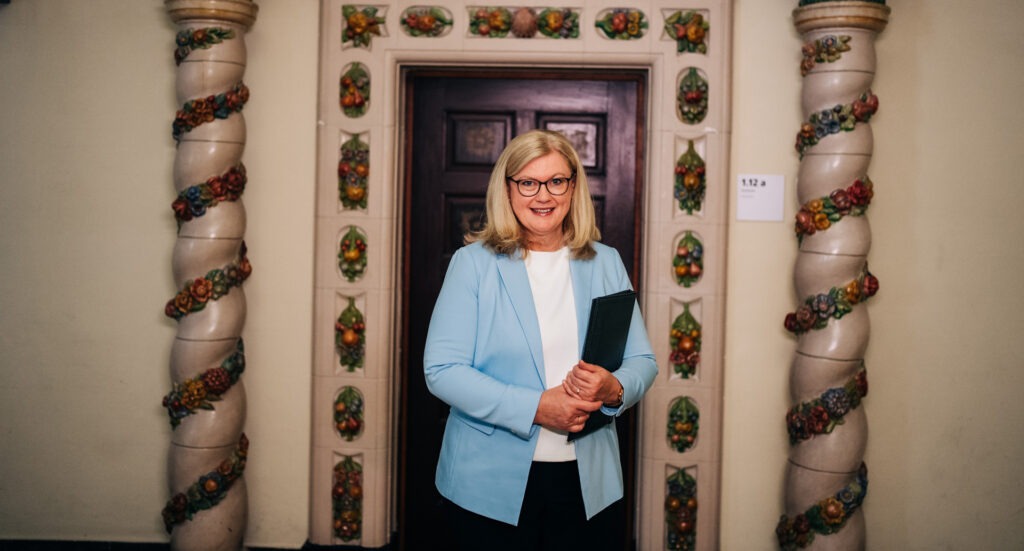 Portraitfoto von der Standesbeamtin Frau Nick