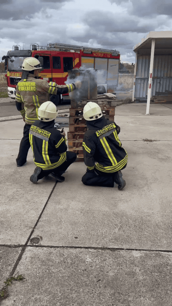 Löschübung der Auszubildenden der Feuerwehr Heidelberg